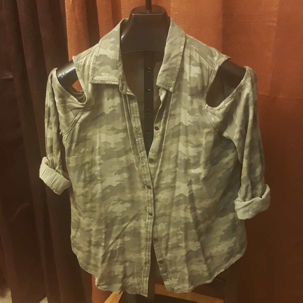 Maurices Large open shoulder button up.